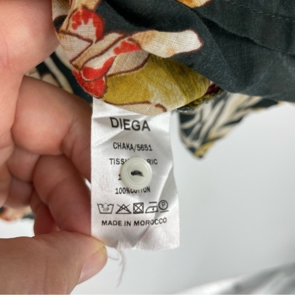 DIEGA Floral print Patterned Top tie button front short sleeve - Picture 5 of 7